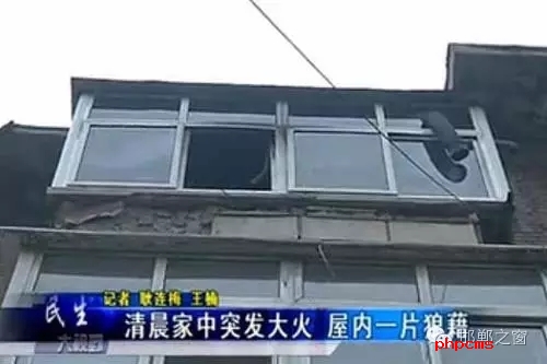 8月9日早，邯鄲新興大街青年路口，和平里小區(qū)16號(hào)樓2單元，一居民家中著火。消防官兵接警后，立即趕往現(xiàn)場(chǎng)，經(jīng)過(guò)消防隊(duì)員十多分鐘的搶救，大火被全部撲滅。不過(guò)所幸，無(wú)人員受傷，目前，起火原因還在調(diào)查中。