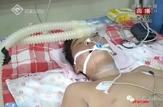 劉少攀今年12歲，魏縣人，得了格林巴利綜合征，在邯鄲市第一醫(yī)院兒科急診救治，每天需要一萬(wàn)多的費(fèi)用，這對(duì)一個(gè)年收入不到兩萬(wàn)元，而且還要撫養(yǎng)三個(gè)孩子的家庭來(lái)說(shuō)，實(shí)在負(fù)擔(dān)不起，目前小少攀還沒(méi)有脫離危險(xiǎn)期，生命垂危，希望有愛(ài)心人士能幫幫他，小少攀父親的電話:15231093608