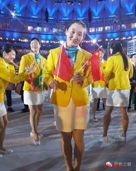 每屆的奧運(yùn)會(huì)都是世界億萬(wàn)人關(guān)注的焦點(diǎn)，讓我們感到欣喜的是，這屆奧運(yùn)會(huì)上有兩名咱邯鄲籍運(yùn)動(dòng)員，她們是代表國(guó)家女子柔道隊(duì)出征的周超和代表國(guó)家田徑隊(duì)出征的華紹青。其中，29歲的周超將在8月10日21時(shí)參加女子柔道(70公斤級(jí))項(xiàng)目。