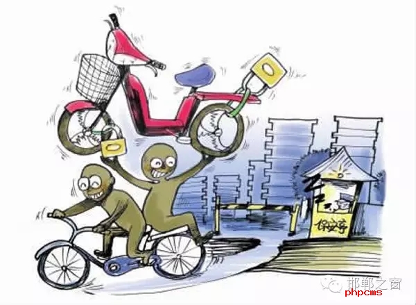 8月3日上午，邯鄲市公安局巡警支隊(duì)視頻巡控民警網(wǎng)上巡控至東柳大街河北銀行門(mén)前自行車(chē)存車(chē)處時(shí)，發(fā)現(xiàn)一男子正在盜竊自行車(chē)，作案后沿叢臺(tái)路向西逃竄。11時(shí)16分許，民警在市區(qū)和平路和平橋東一公交車(chē)站牌附近將其抓獲，當(dāng)場(chǎng)繳獲被盜黑馬牌自行車(chē)1輛和作案用鑰匙8串。經(jīng)訊問(wèn)，該男子53歲，肥鄉(xiāng)縣肥鄉(xiāng)鎮(zhèn)西街村人，經(jīng)深挖，該男子交代了自2016年5月份以來(lái)在叢臺(tái)區(qū)、邯鄲縣等地實(shí)施盜竊山地、折疊式自行車(chē)共17起的作案事實(shí)。 