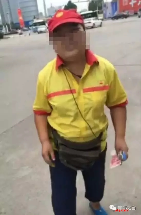 8月11日，一則內容為“邯鄲一加油站‘缺斤短兩’”的視頻引起社會廣泛關注。記者從涉事的聯(lián)潤美迪加油站證實確有此“糾紛”，對此，轄區(qū)復興公安勝利橋派出所已介入調查，同時，復興區(qū)市場監(jiān)督局回應已封存涉事加油機，將對其進行計量檢定。